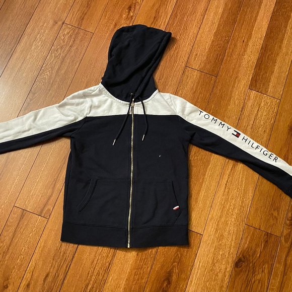 Sweater - Picture 1 of 3